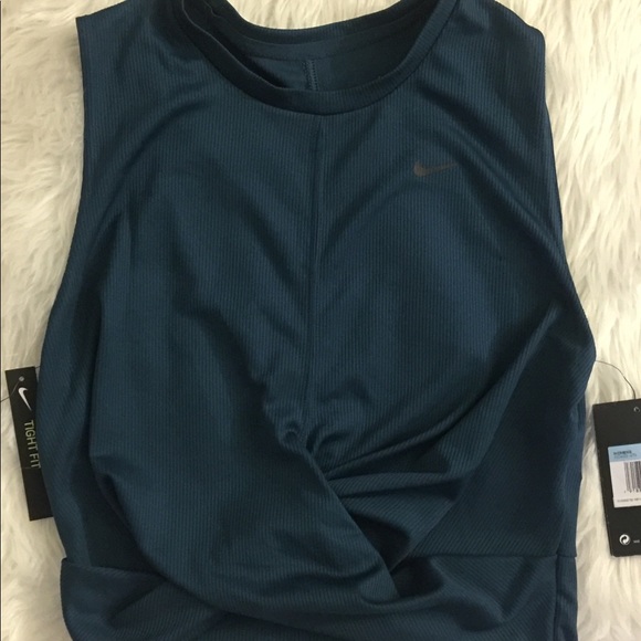 Nike crop top - Picture 2 of 3